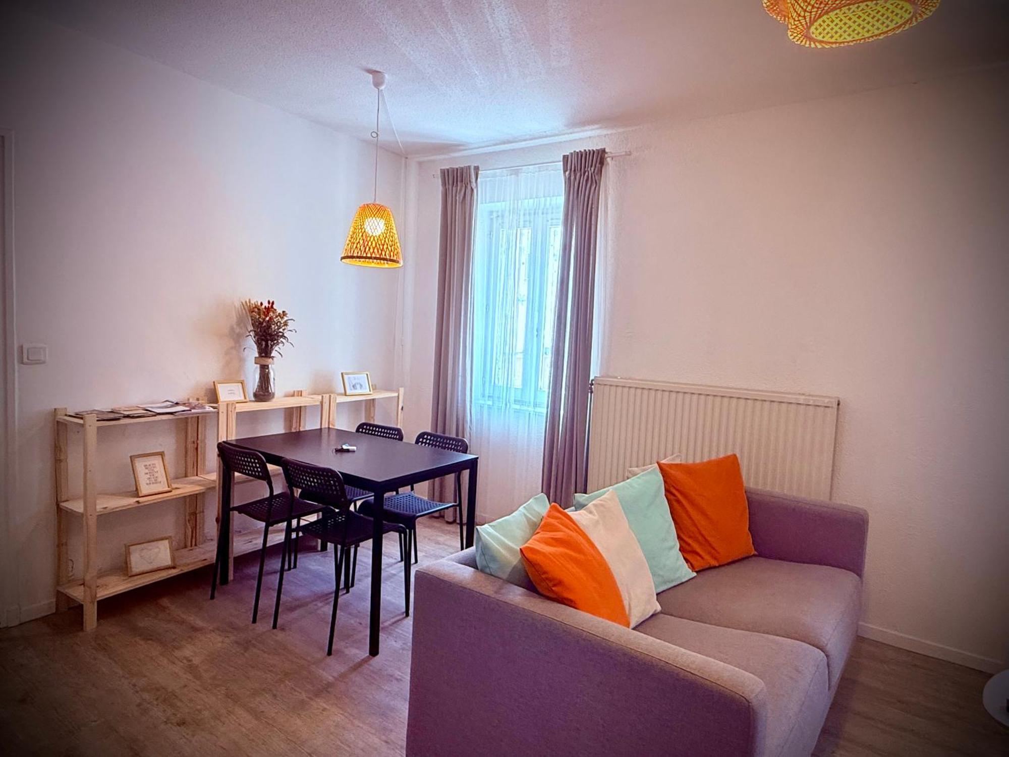 Appartement 50m2-free Private Parking-self Check In !! 50m2 Intramuros-parking Prive Gratuit-arrivee Autonome!! Avignon